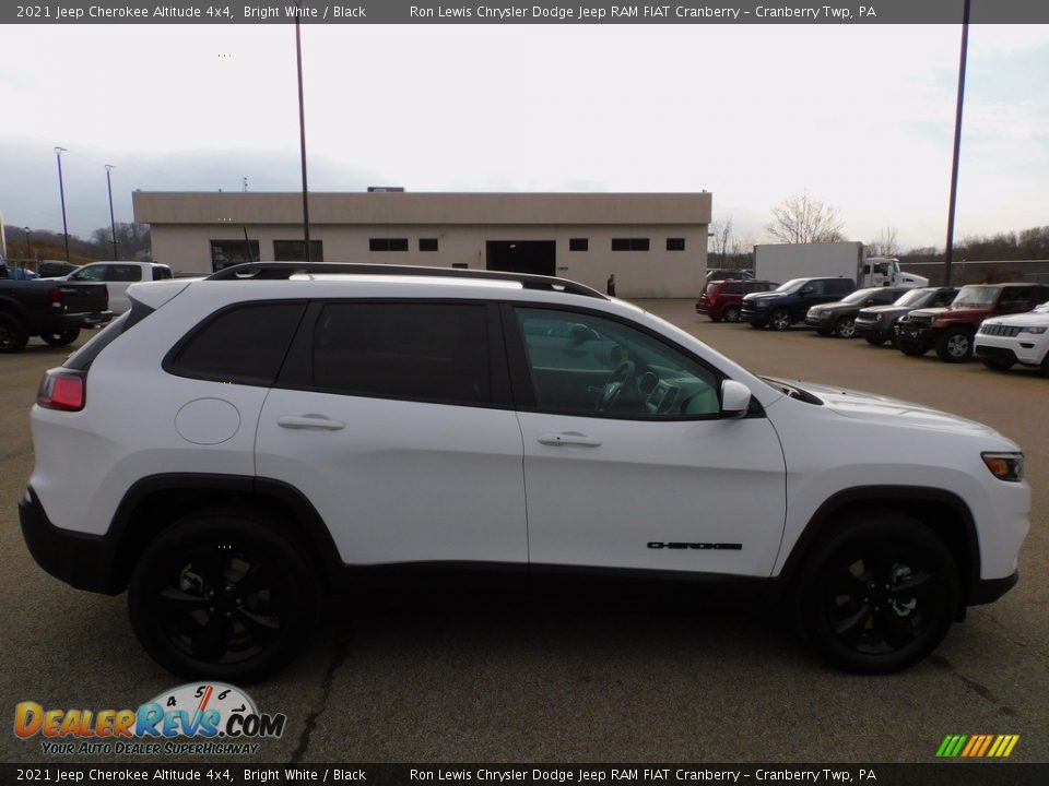 2021 Jeep Cherokee Altitude 4x4 Bright White / Black Photo #4