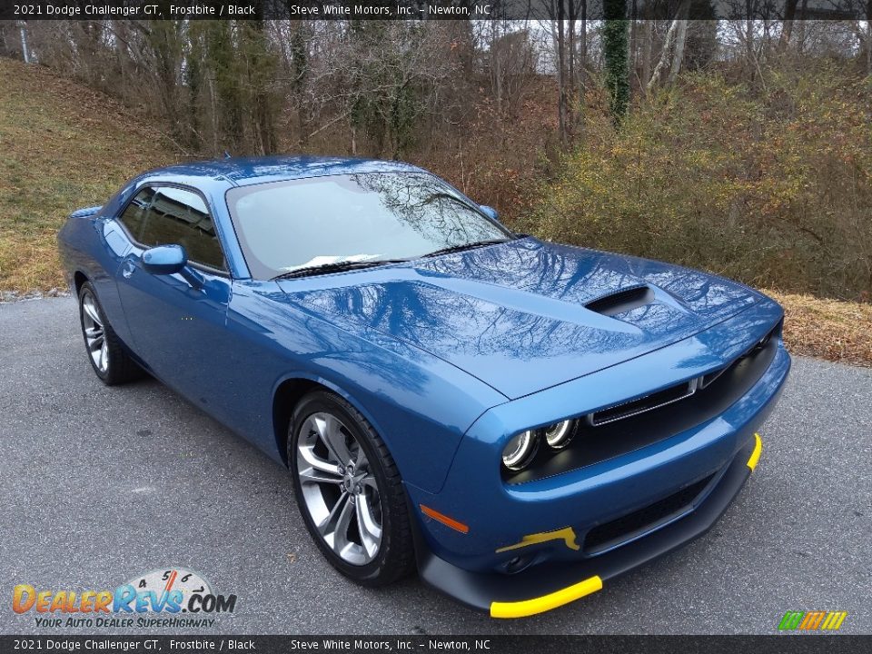 Front 3/4 View of 2021 Dodge Challenger GT Photo #4