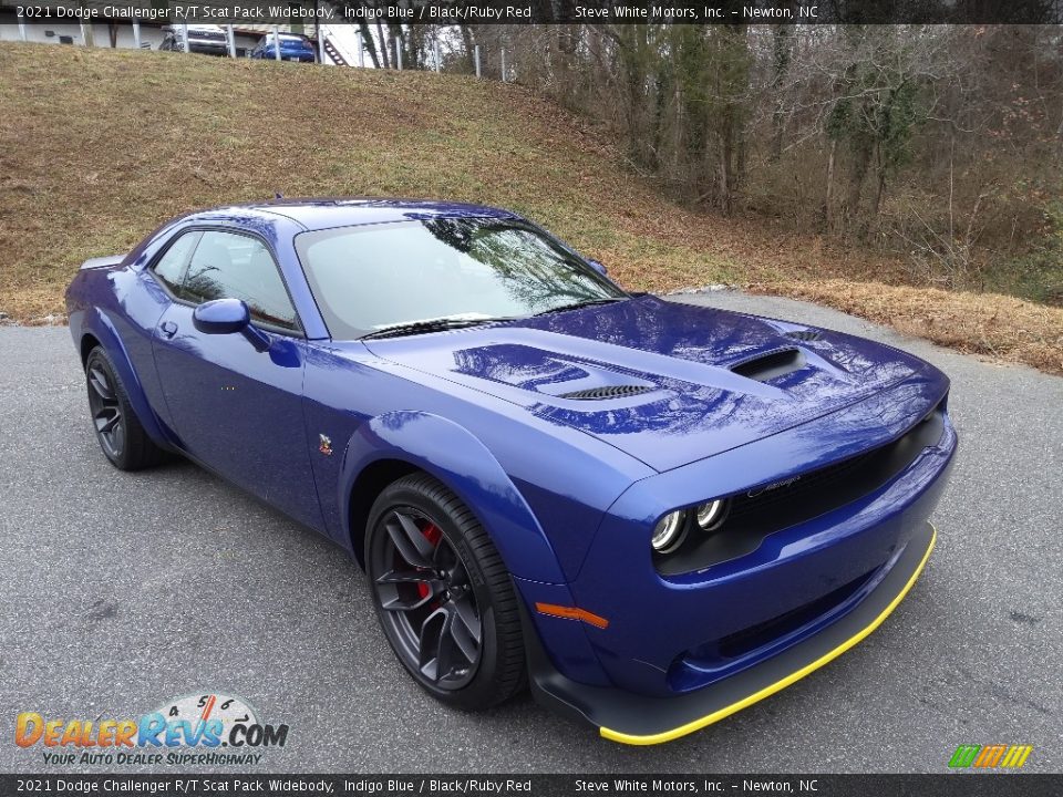 Front 3/4 View of 2021 Dodge Challenger R/T Scat Pack Widebody Photo #4