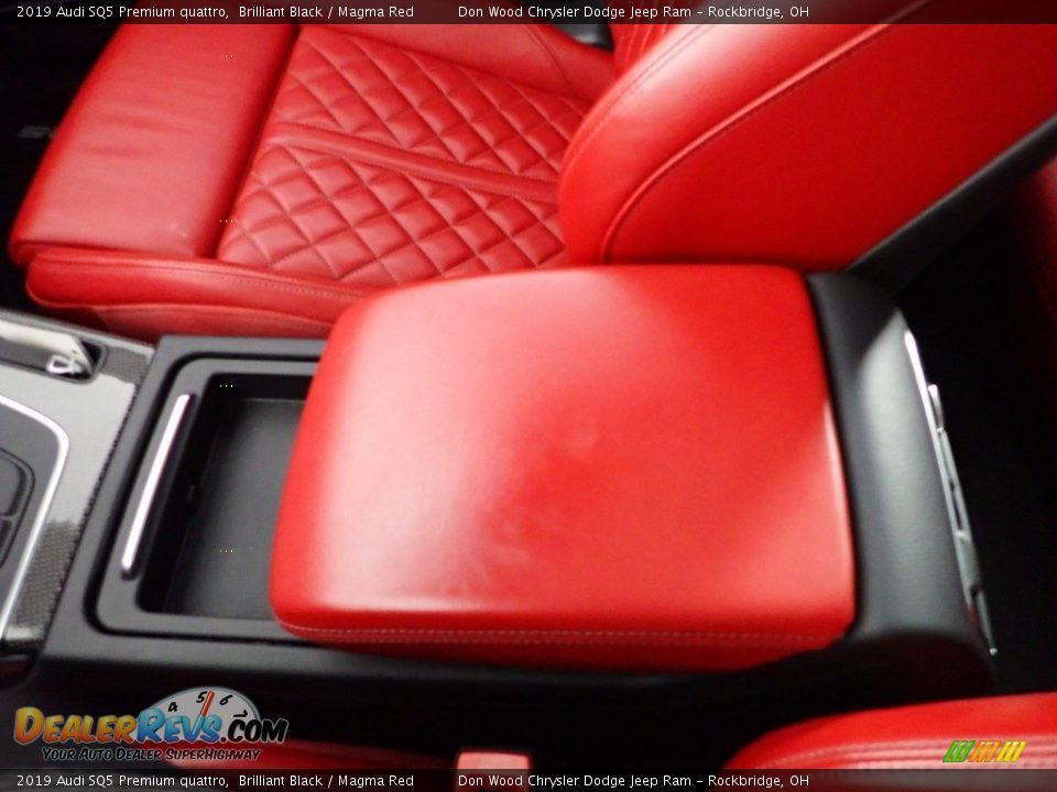 Front Seat of 2019 Audi SQ5 Premium quattro Photo #31