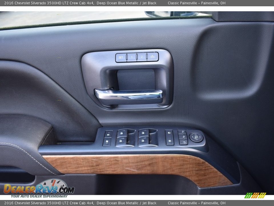 Door Panel of 2016 Chevrolet Silverado 3500HD LTZ Crew Cab 4x4 Photo #9