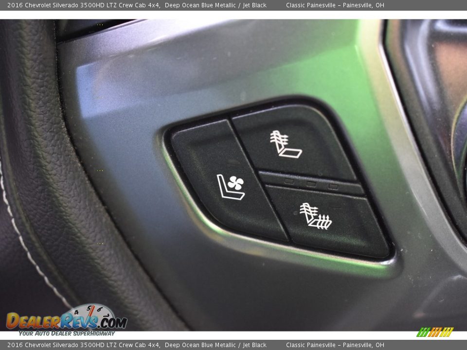 Controls of 2016 Chevrolet Silverado 3500HD LTZ Crew Cab 4x4 Photo #15