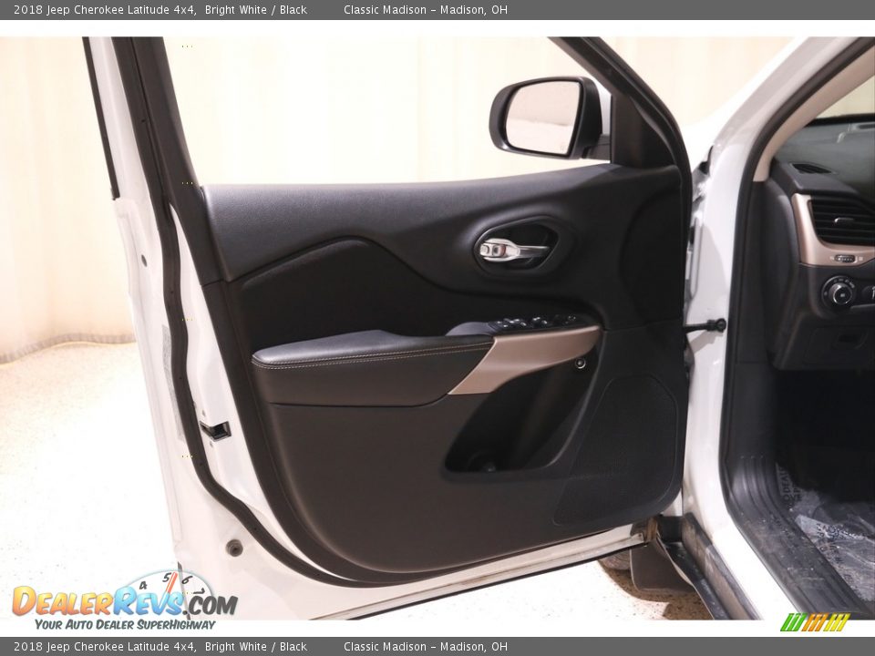 2018 Jeep Cherokee Latitude 4x4 Bright White / Black Photo #4