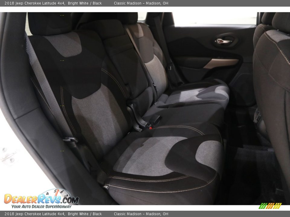 2018 Jeep Cherokee Latitude 4x4 Bright White / Black Photo #16
