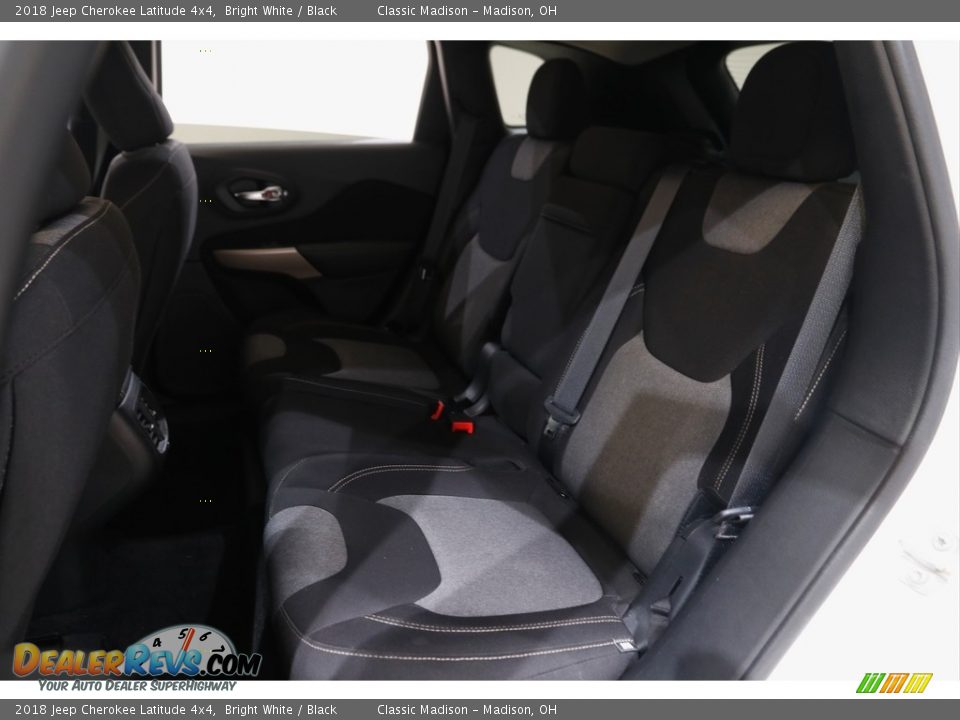 2018 Jeep Cherokee Latitude 4x4 Bright White / Black Photo #17