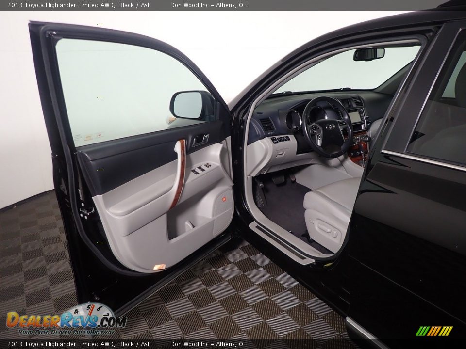 2013 Toyota Highlander Limited 4WD Black / Ash Photo #24