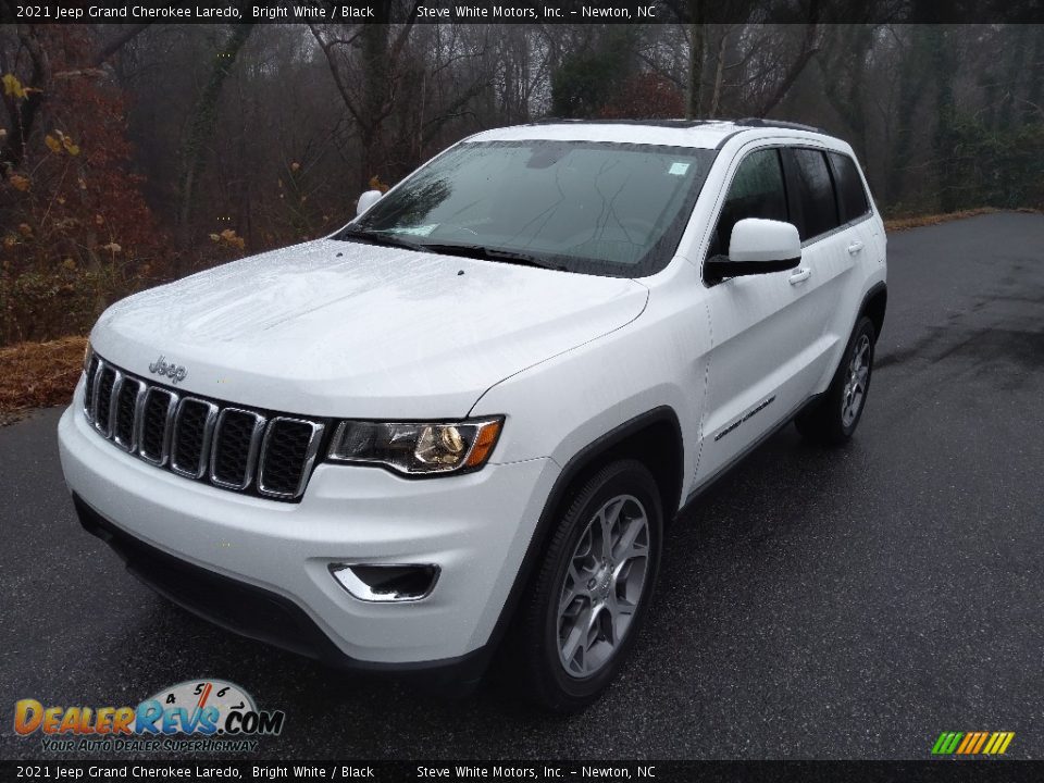 2021 Jeep Grand Cherokee Laredo Bright White / Black Photo #2