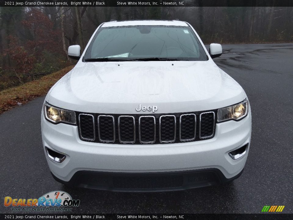 2021 Jeep Grand Cherokee Laredo Bright White / Black Photo #3