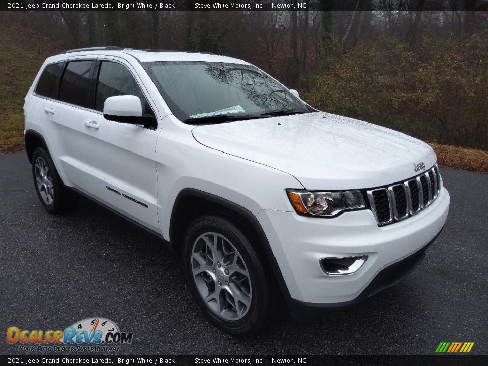 2021 Jeep Grand Cherokee Laredo Bright White / Black Photo #4