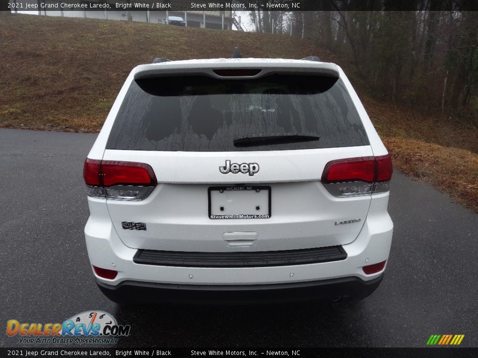 2021 Jeep Grand Cherokee Laredo Bright White / Black Photo #7