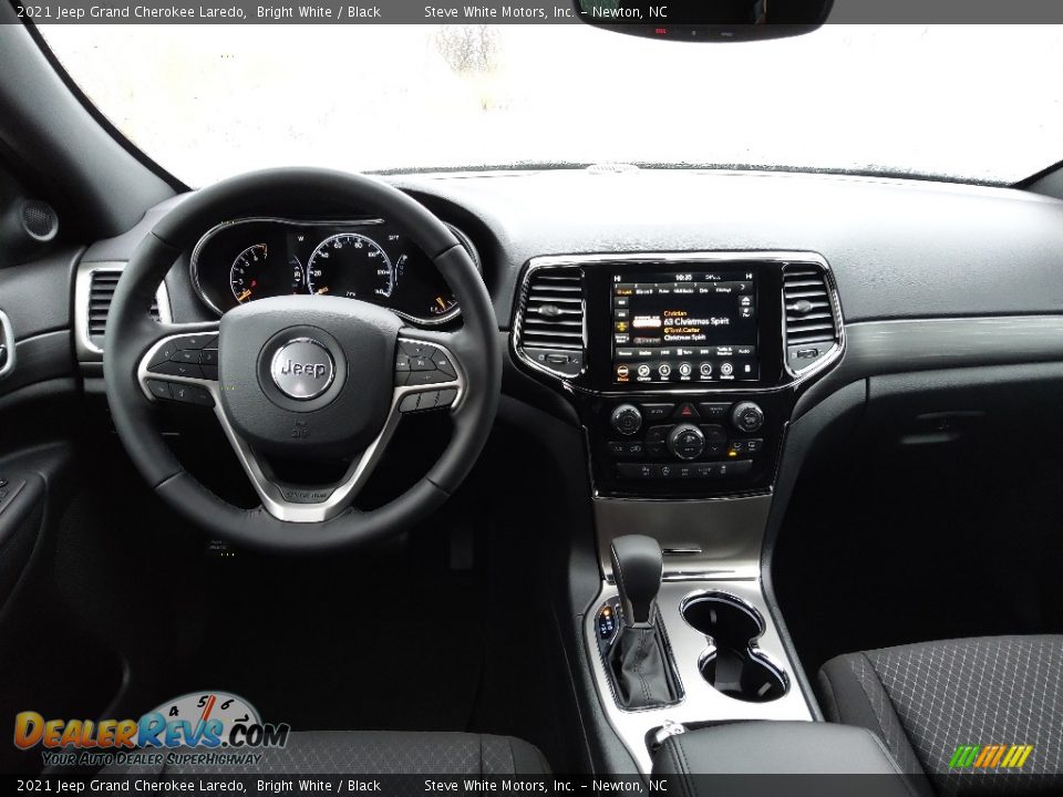 2021 Jeep Grand Cherokee Laredo Bright White / Black Photo #13