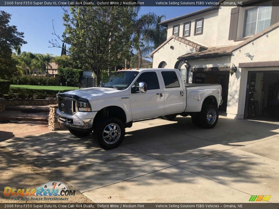 2006 Ford F350 Super Duty XL Crew Cab 4x4 Dually Oxford White / Medium Flint Photo #1