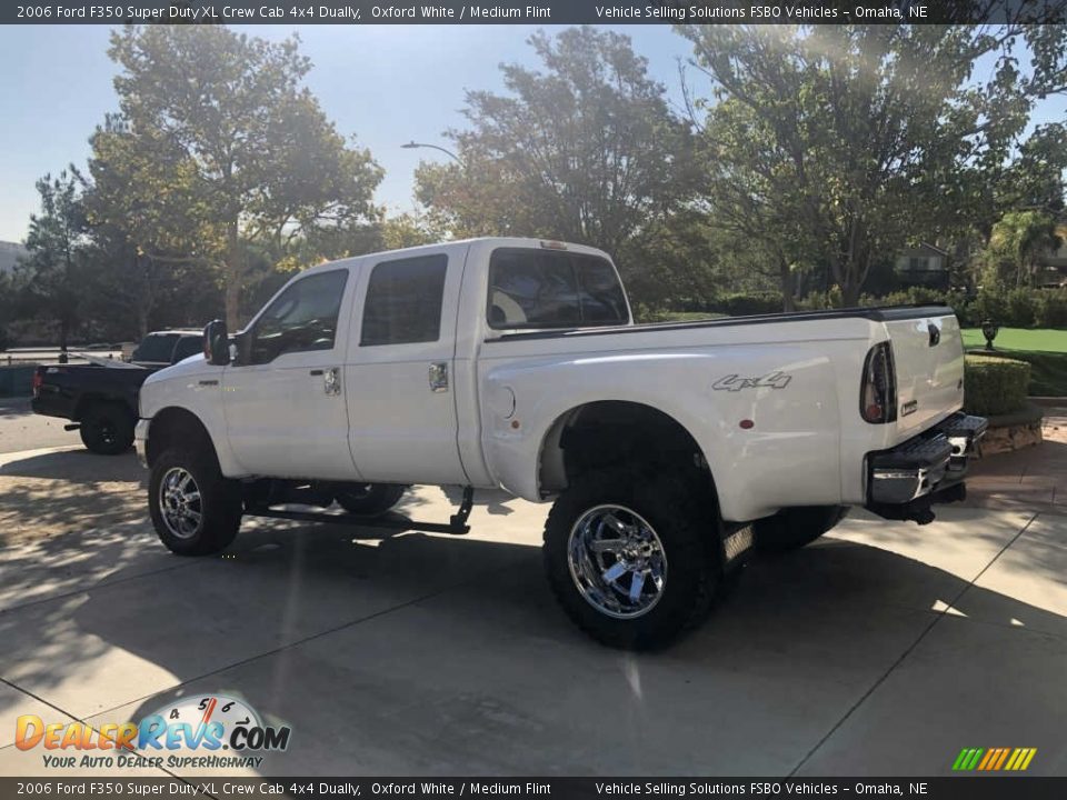 2006 Ford F350 Super Duty XL Crew Cab 4x4 Dually Oxford White / Medium Flint Photo #3