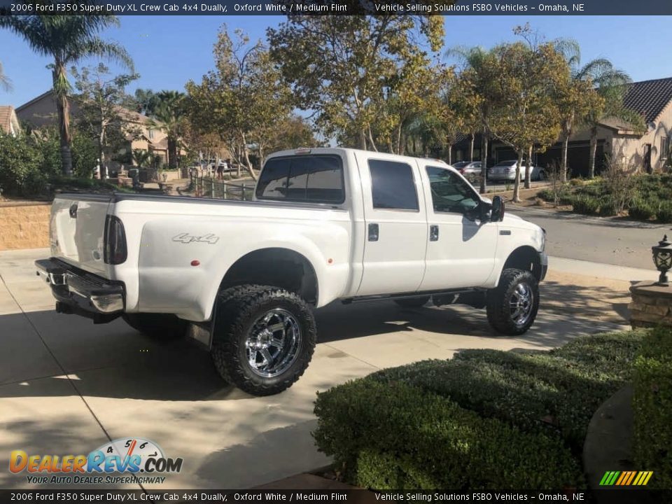 2006 Ford F350 Super Duty XL Crew Cab 4x4 Dually Oxford White / Medium Flint Photo #4