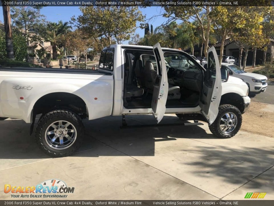 2006 Ford F350 Super Duty XL Crew Cab 4x4 Dually Oxford White / Medium Flint Photo #6