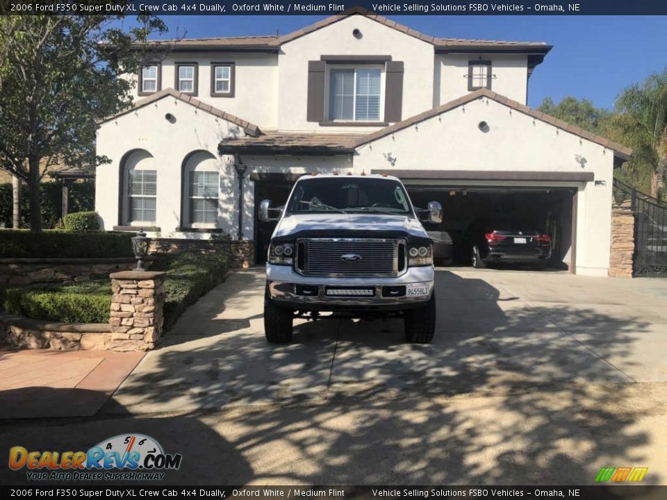 2006 Ford F350 Super Duty XL Crew Cab 4x4 Dually Oxford White / Medium Flint Photo #7