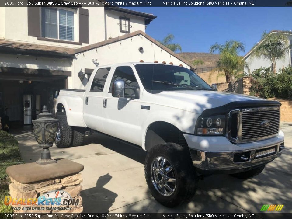 2006 Ford F350 Super Duty XL Crew Cab 4x4 Dually Oxford White / Medium Flint Photo #10