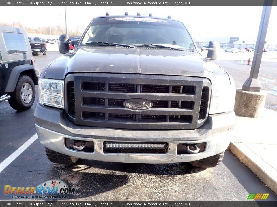 2006 Ford F250 Super Duty XL SuperCab 4x4 Black / Dark Flint Photo #2