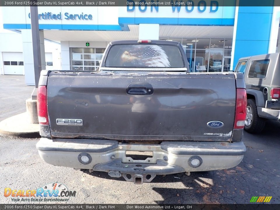 2006 Ford F250 Super Duty XL SuperCab 4x4 Black / Dark Flint Photo #6
