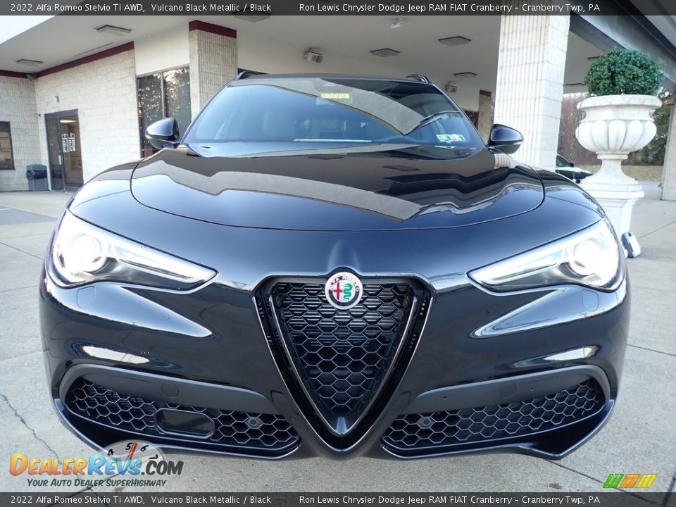 2022 Alfa Romeo Stelvio Ti AWD Vulcano Black Metallic / Black Photo #2