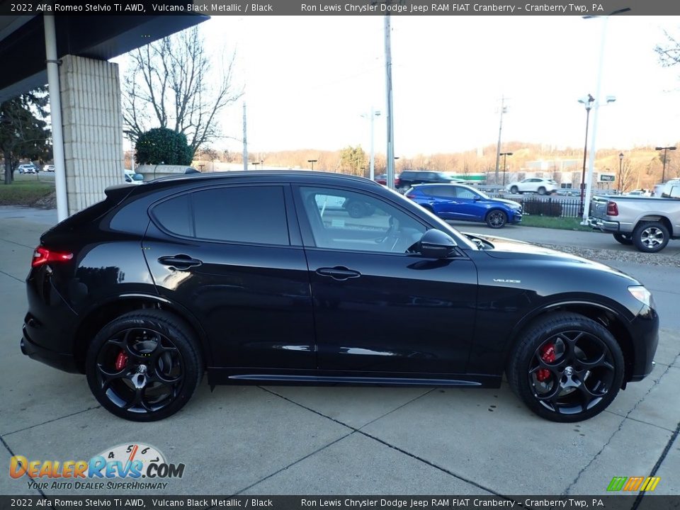 Vulcano Black Metallic 2022 Alfa Romeo Stelvio Ti AWD Photo #4