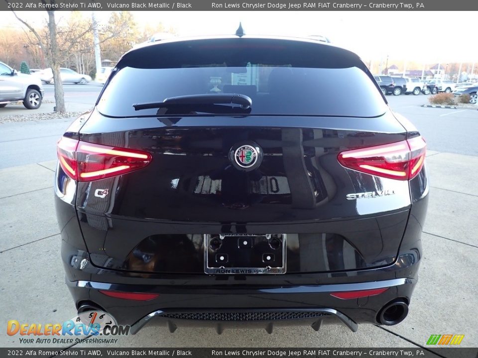 2022 Alfa Romeo Stelvio Ti AWD Vulcano Black Metallic / Black Photo #6