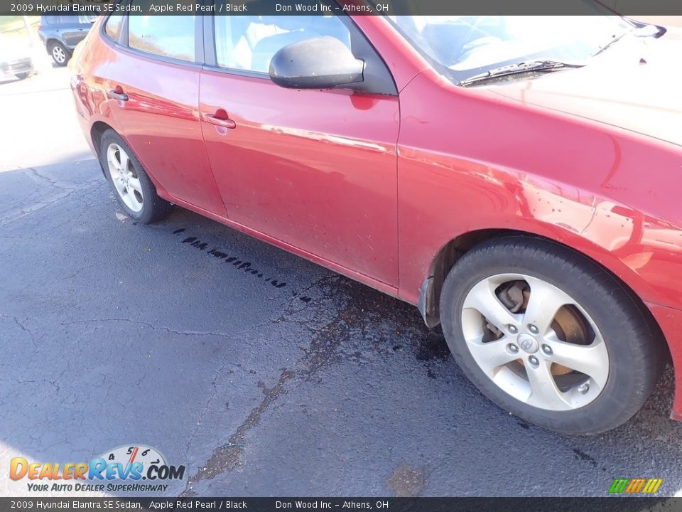 2009 Hyundai Elantra SE Sedan Apple Red Pearl / Black Photo #3