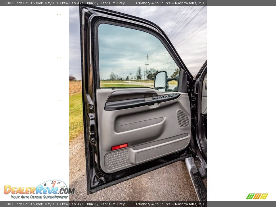 Door Panel of 2003 Ford F250 Super Duty XLT Crew Cab 4x4 Photo #20