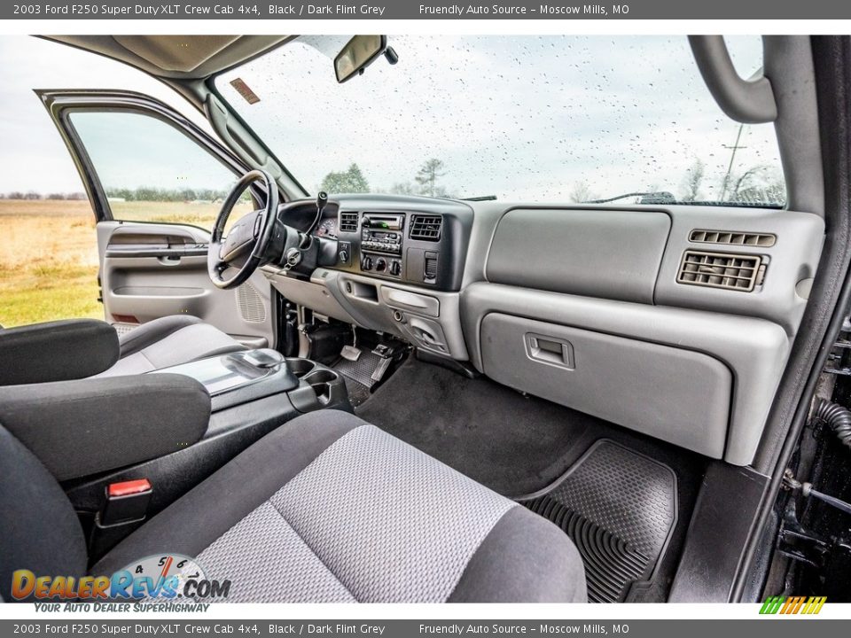 Dashboard of 2003 Ford F250 Super Duty XLT Crew Cab 4x4 Photo #27