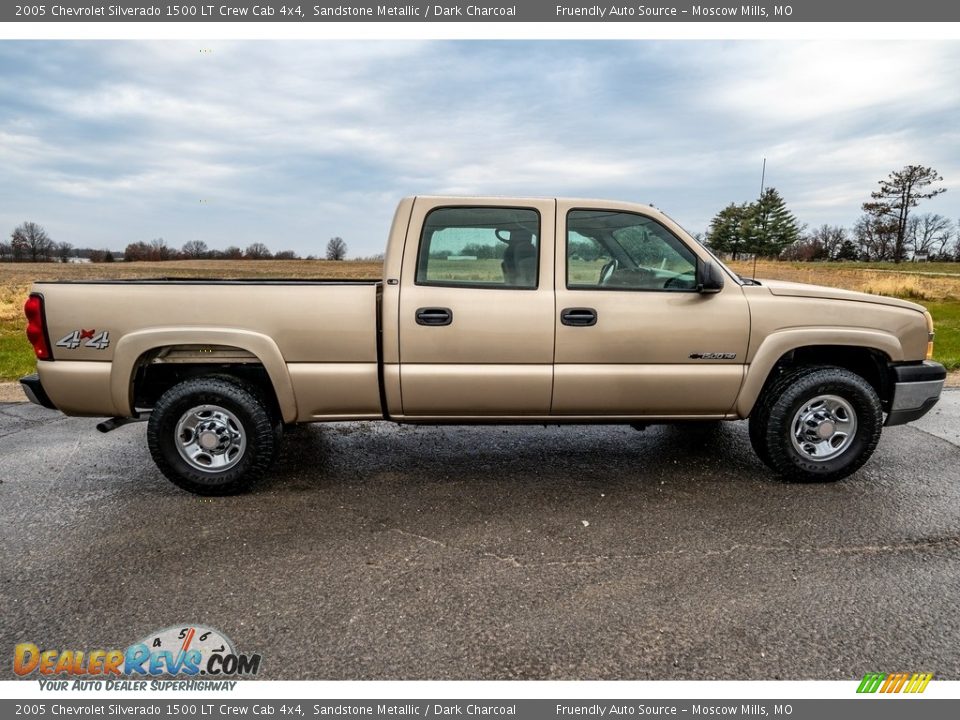 Sandstone Metallic 2005 Chevrolet Silverado 1500 LT Crew Cab 4x4 Photo #2