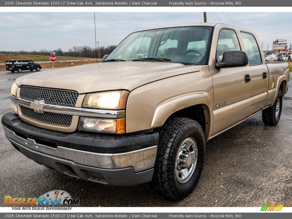 Front 3/4 View of 2005 Chevrolet Silverado 1500 LT Crew Cab 4x4 Photo #7