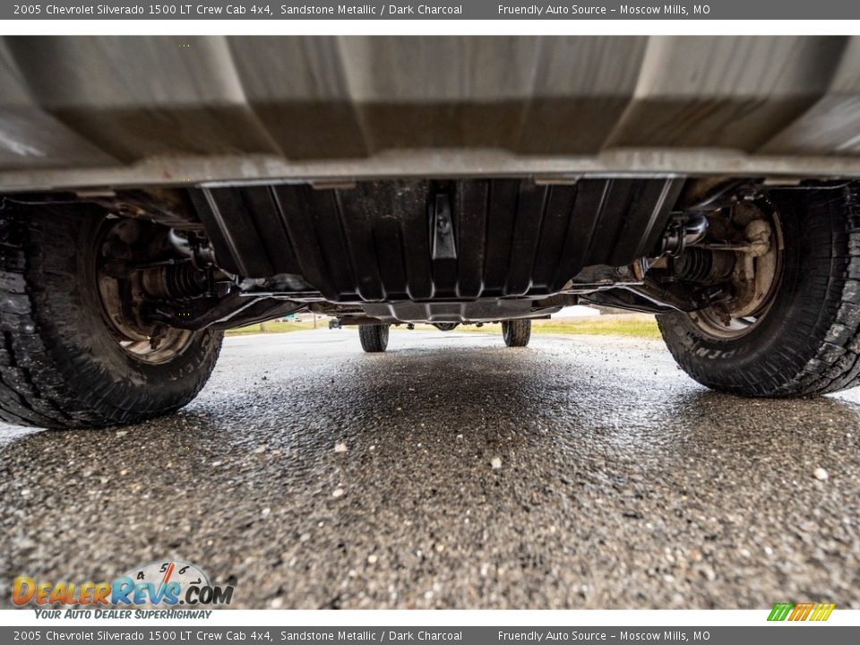 2005 Chevrolet Silverado 1500 LT Crew Cab 4x4 Sandstone Metallic / Dark Charcoal Photo #22