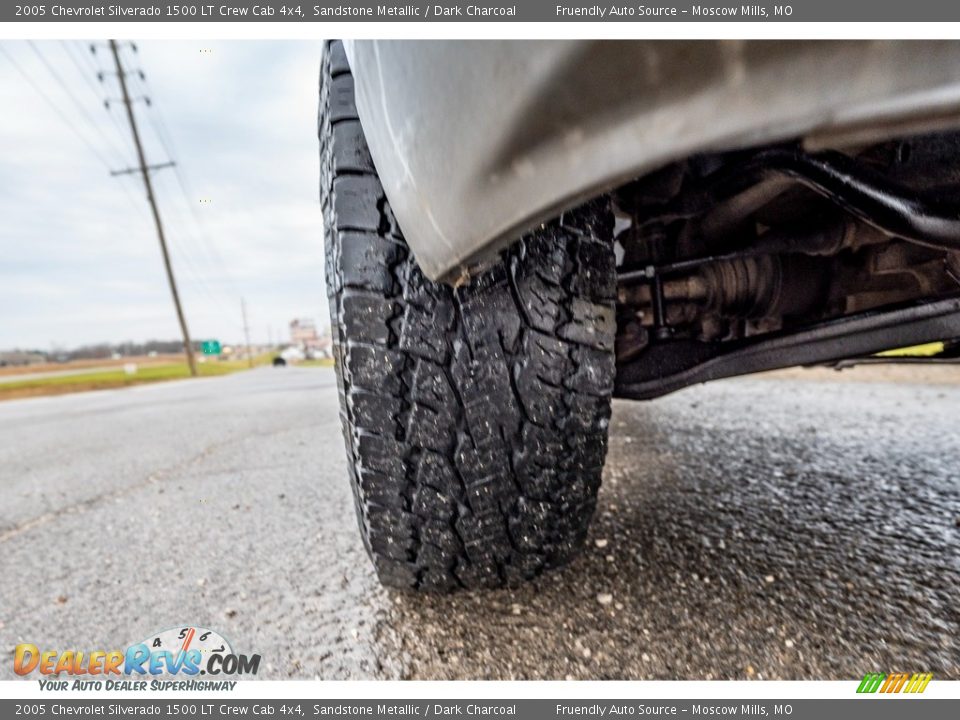 2005 Chevrolet Silverado 1500 LT Crew Cab 4x4 Sandstone Metallic / Dark Charcoal Photo #23