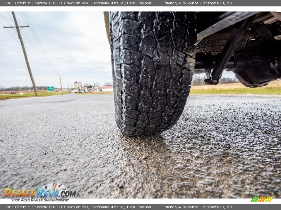 2005 Chevrolet Silverado 1500 LT Crew Cab 4x4 Sandstone Metallic / Dark Charcoal Photo #24