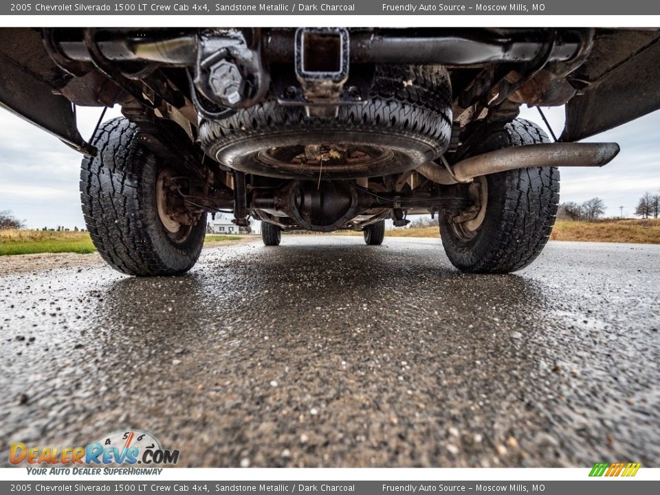 2005 Chevrolet Silverado 1500 LT Crew Cab 4x4 Sandstone Metallic / Dark Charcoal Photo #25