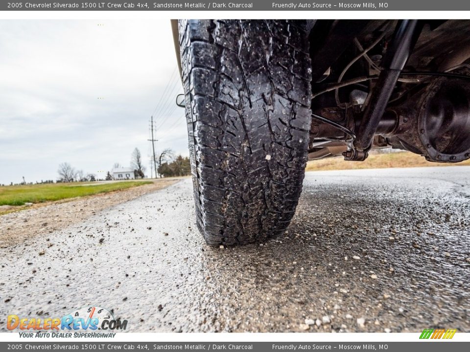 2005 Chevrolet Silverado 1500 LT Crew Cab 4x4 Sandstone Metallic / Dark Charcoal Photo #26