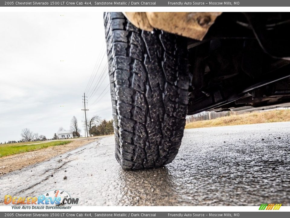 2005 Chevrolet Silverado 1500 LT Crew Cab 4x4 Sandstone Metallic / Dark Charcoal Photo #27