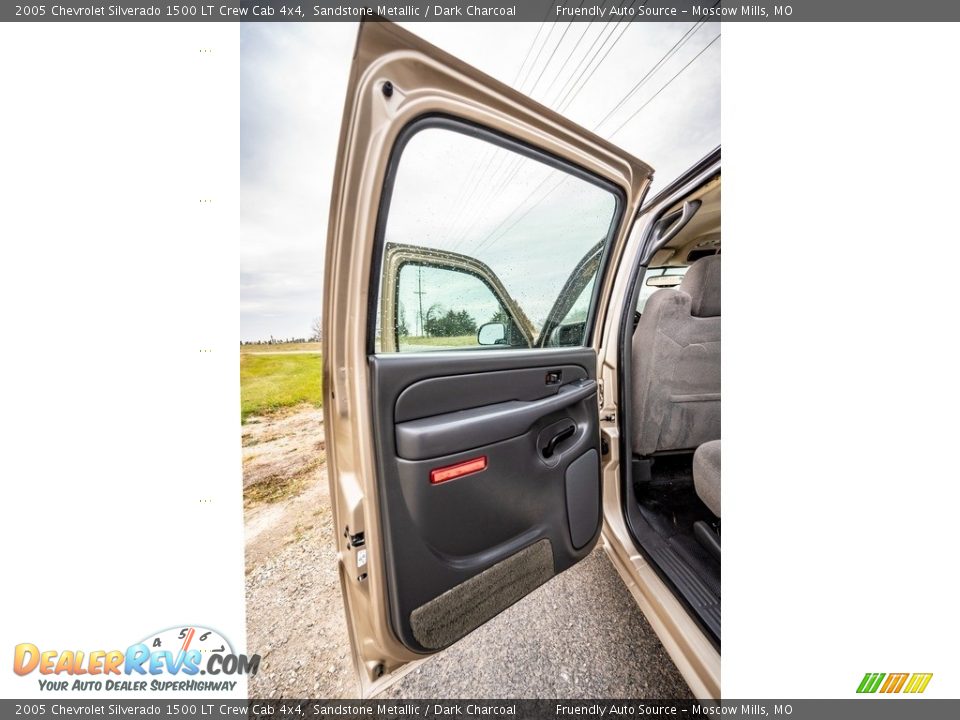 Door Panel of 2005 Chevrolet Silverado 1500 LT Crew Cab 4x4 Photo #30