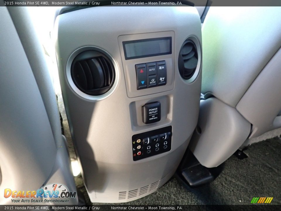 Controls of 2015 Honda Pilot SE 4WD Photo #20