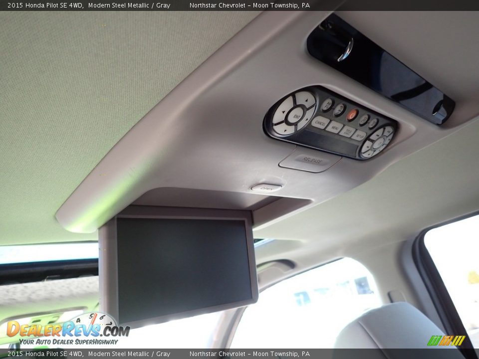 Entertainment System of 2015 Honda Pilot SE 4WD Photo #21