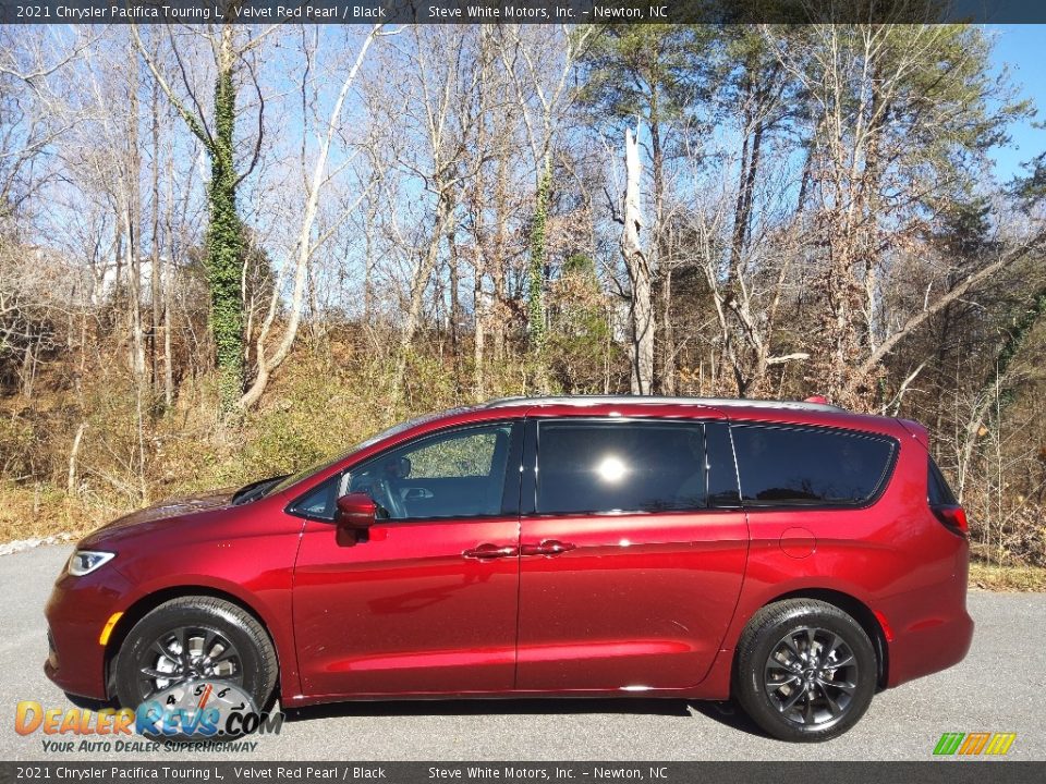 2021 Chrysler Pacifica Touring L Velvet Red Pearl / Black Photo #1