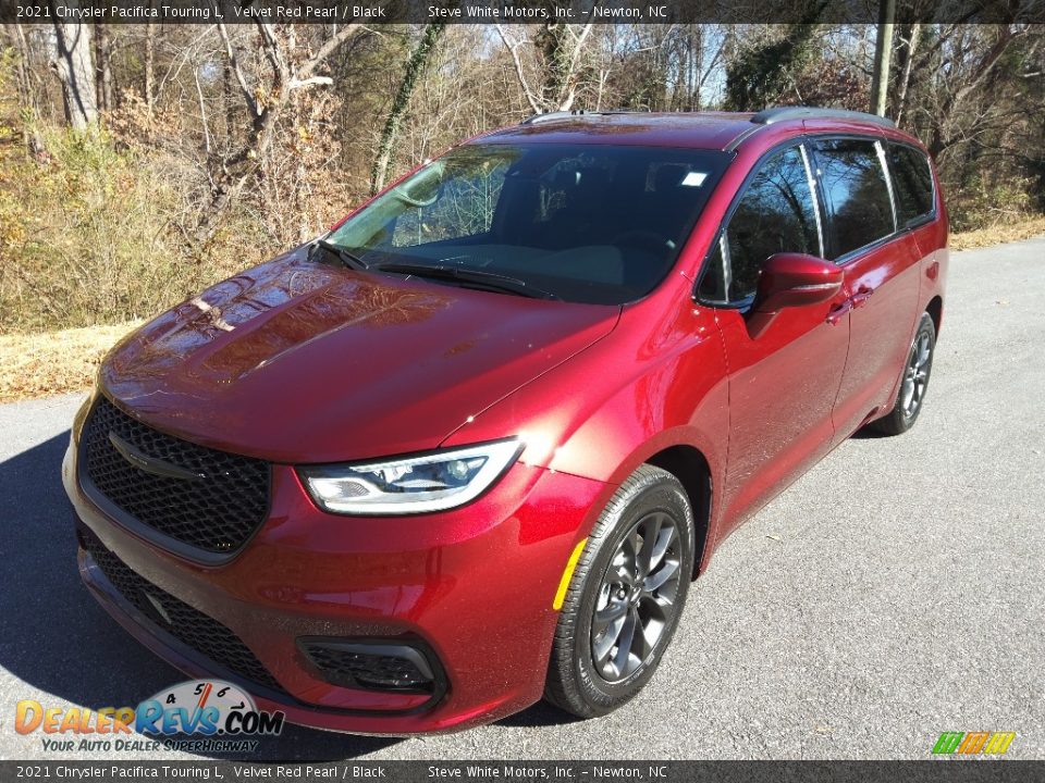 2021 Chrysler Pacifica Touring L Velvet Red Pearl / Black Photo #2