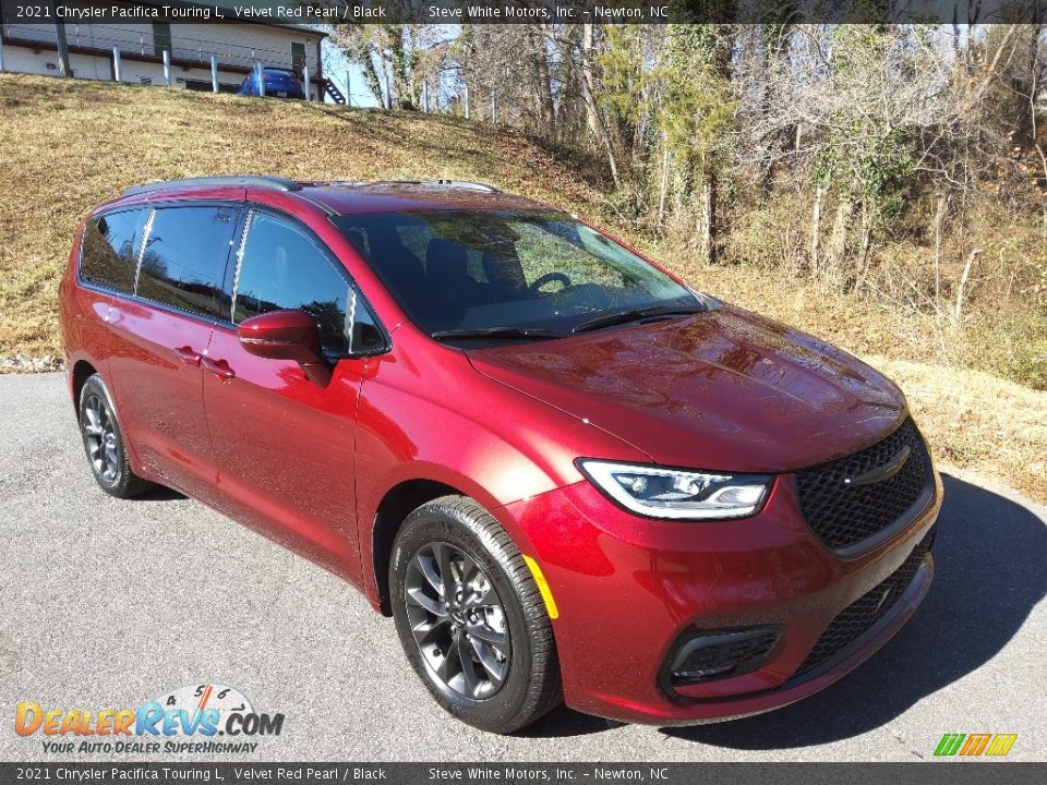 2021 Chrysler Pacifica Touring L Velvet Red Pearl / Black Photo #4