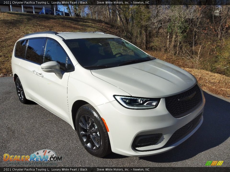 2021 Chrysler Pacifica Touring L Luxury White Pearl / Black Photo #4