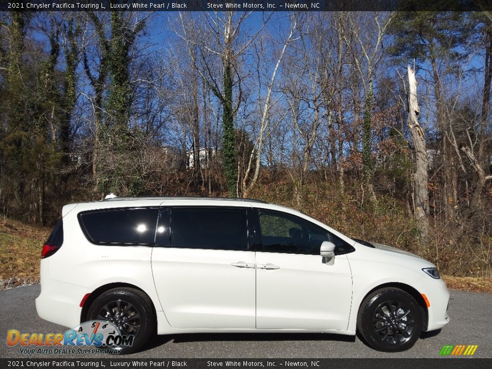 2021 Chrysler Pacifica Touring L Luxury White Pearl / Black Photo #5