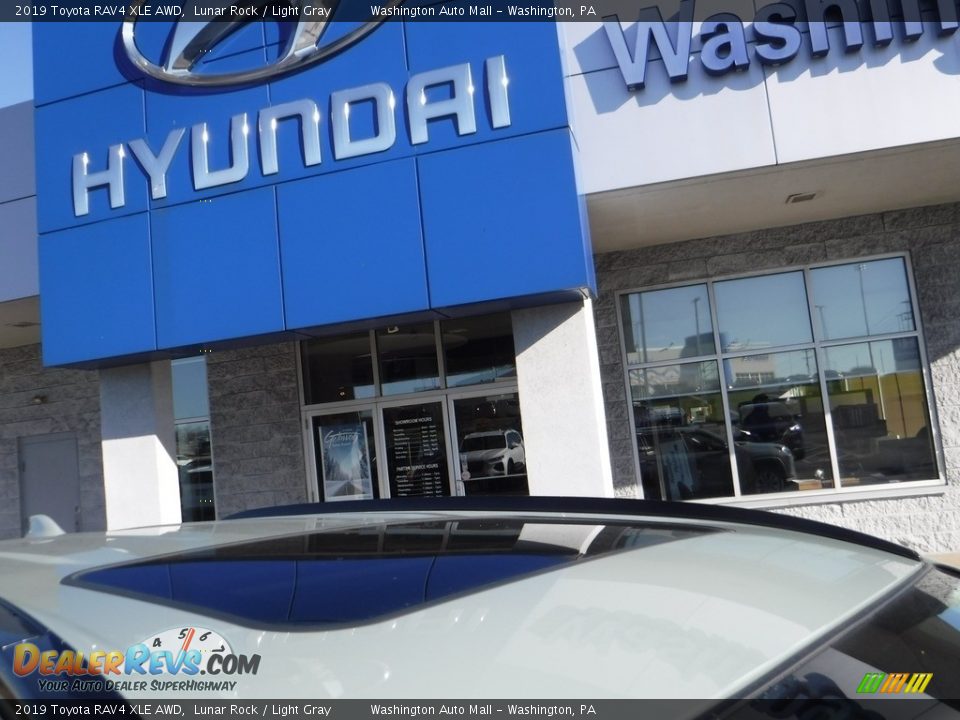 2019 Toyota RAV4 XLE AWD Lunar Rock / Light Gray Photo #3