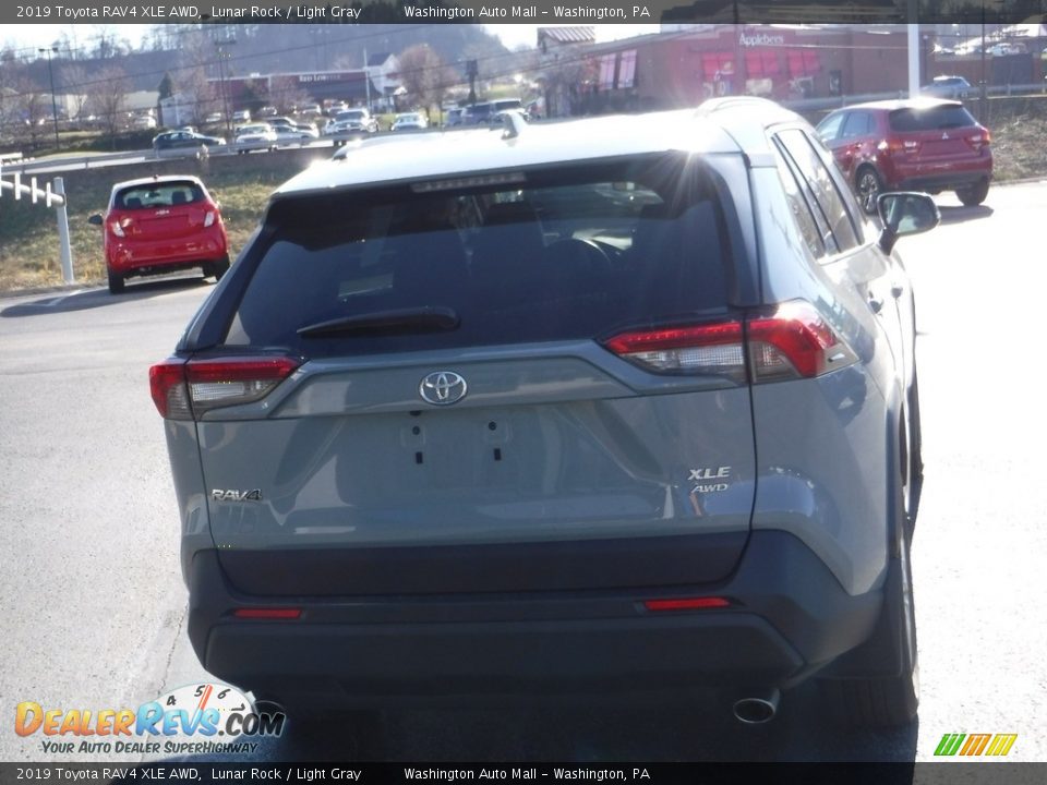 2019 Toyota RAV4 XLE AWD Lunar Rock / Light Gray Photo #9