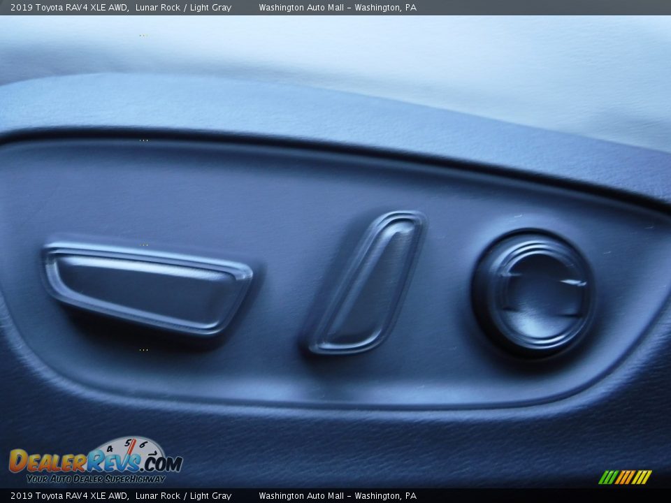 2019 Toyota RAV4 XLE AWD Lunar Rock / Light Gray Photo #17
