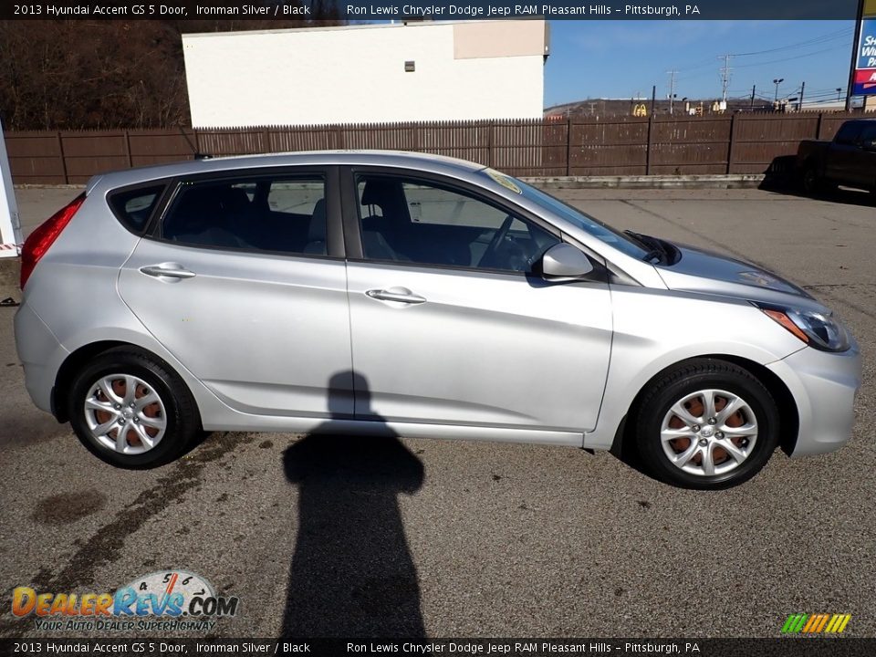 2013 Hyundai Accent GS 5 Door Ironman Silver / Black Photo #7