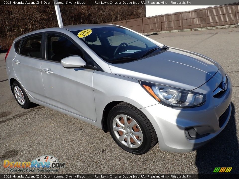 2013 Hyundai Accent GS 5 Door Ironman Silver / Black Photo #8